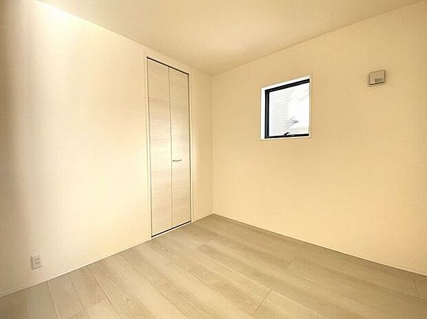 リビングから目が届く洋室は、お子様の遊び部屋・お昼寝スペースとして使うのもオススメです♪