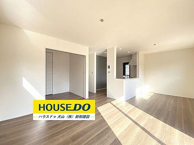 ご家族みんながゆったりくつろげる陽当たり良好の広々リビング♪