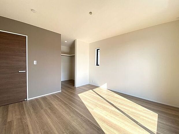 シンプルに作られた洋室は、自分好みのインテリアでコーディネイトし癒しの空間作りに最適です♪