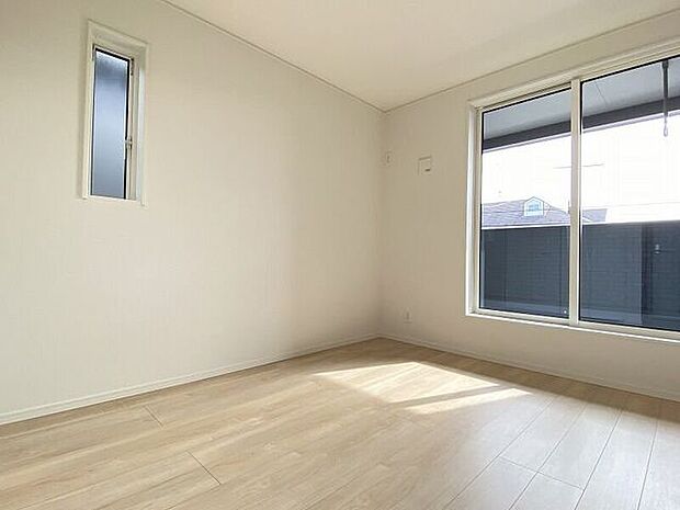 大きな窓によりお部屋をさらに広く・明るく・開放的に感じられます!