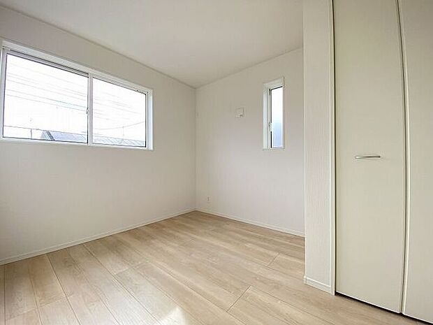 シンプルに作られた洋室は、自分好みのインテリアでコーディネイトし癒しの空間作りに最適です♪
