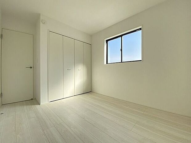 家族一人ひとりの大切なプライベート空間。趣味に合わせて使って頂けるようシンプル仕様に仕上げてあります♪