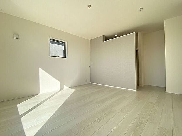 大容量の収納スペース、ウォークinクローゼットがついているので、お部屋がすっきり片付けられますね♪