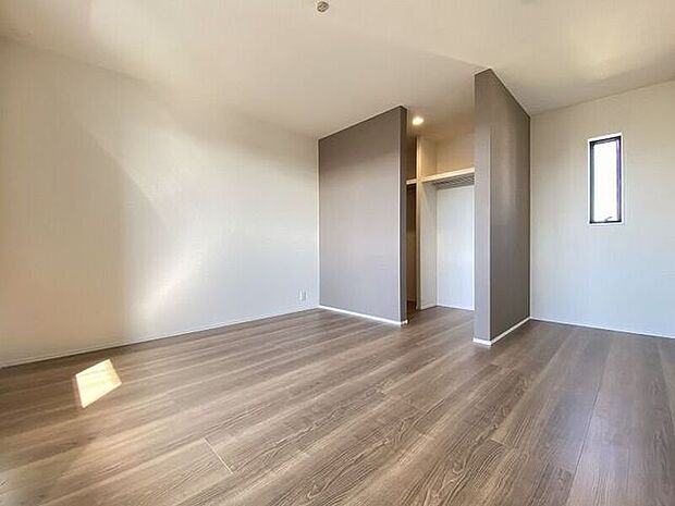 大容量の収納スペース、ウォークinクローゼットがついているので、お部屋がすっきり片付けられますね♪