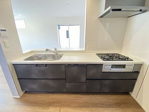 大きな鍋も楽に洗える大きなシンク♪余裕のある広いワークトップ♪大容量収納スペース♪調理の負担を軽減するキッチン!