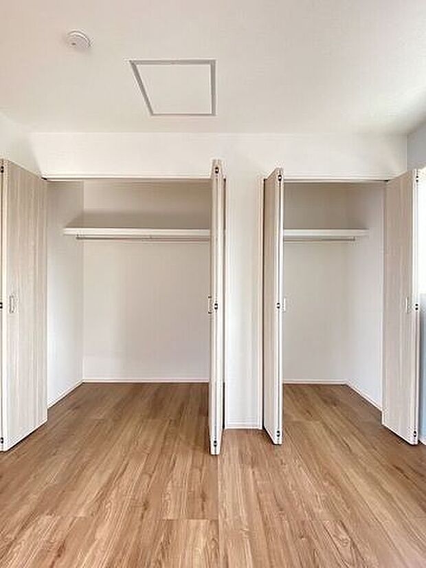 大容量収納も完備の洋室です!すっきり片付けられますね♪