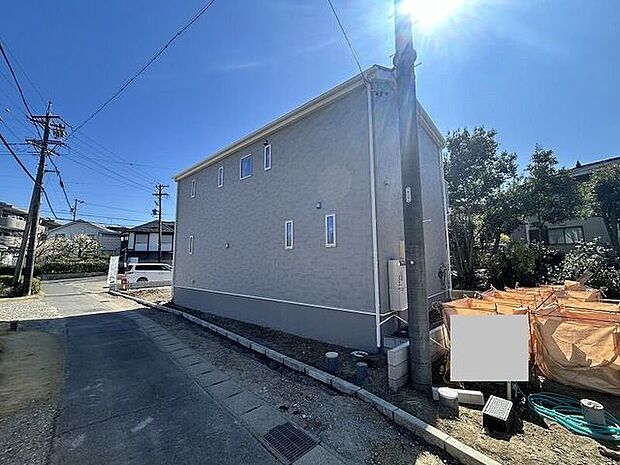 完成前の物件に限り、カラー選択やオプション工事 などのサービス特典が受けられる場合がございます。詳しくお知りになりたい方はお気軽にお問合せください。