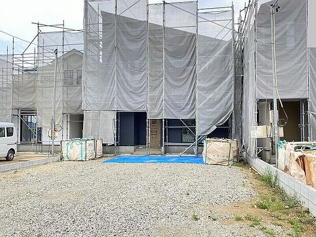 完成前の物件に限り、カラー選択やオプション工事 などのサービス特典が受けられる場合がございます。詳しくお知りになりたい方はお気軽にお問合せください。