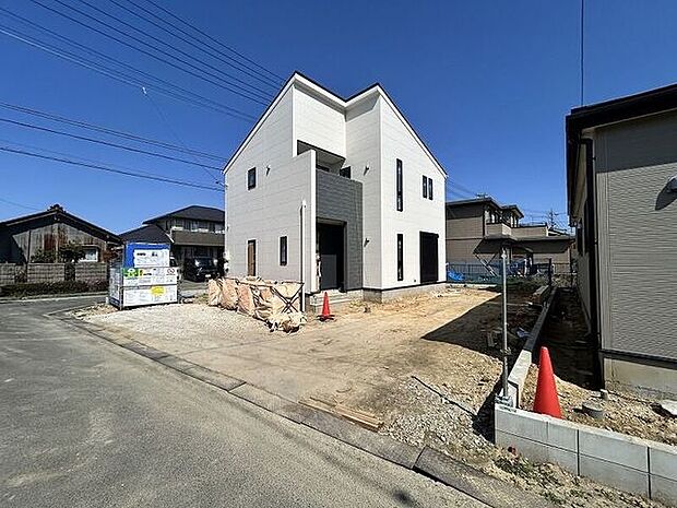 完成前の物件に限り、カラー選択やオプション工事 などのサービス特典が受けられる場合がございます。詳しくお知りになりたい方はお気軽にお問合せください。