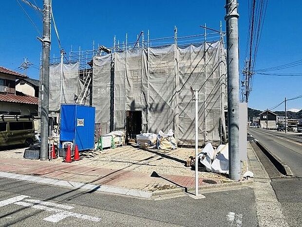 完成前の物件に限り、カラー選択やオプション工事 などのサービス特典が受けられる場合がございます。詳しくお知りになりたい方はお気軽にお問合せください。