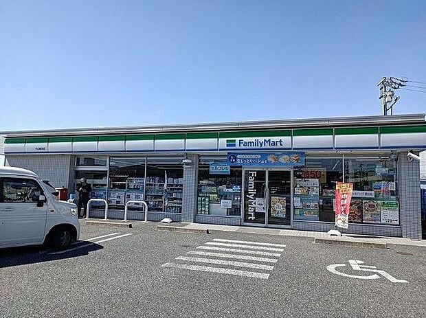 ファミリーマート 犬山鶴池店 400m