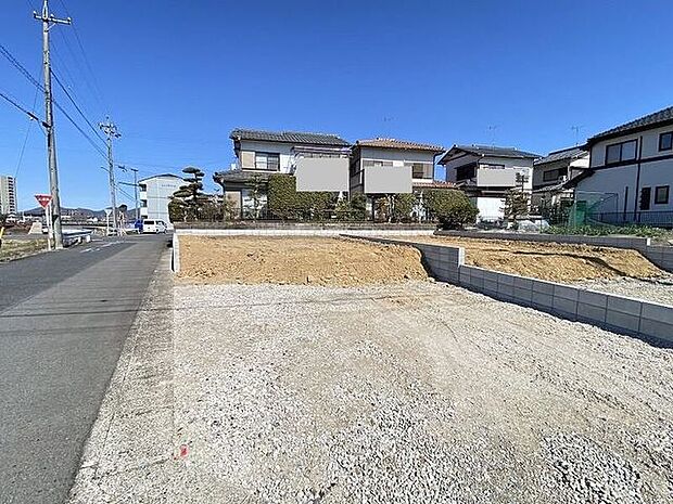 完成前の物件に限り、カラー選択やオプション工事 などのサービス特典が受けられる場合がございます。詳しくお知りになりたい方はお気軽にお問合せください。