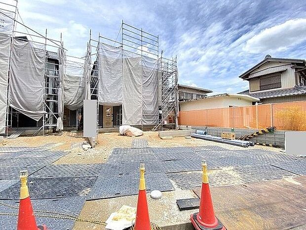 完成前の物件に限り、カラー選択やオプション工事 などのサービス特典が受けられる場合がございます。詳しくお知りになりたい方はお気軽にお問合せください。
