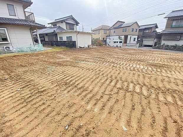 完成前の物件に限り、カラー選択やオプション工事 などのサービス特典が受けられる場合がございます。詳しくお知りになりたい方はお気軽にお問合せください。