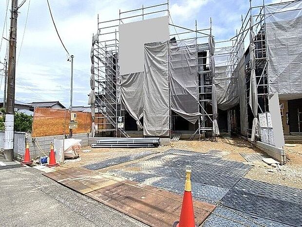 完成前の物件に限り、カラー選択やオプション工事 などのサービス特典が受けられる場合がございます。詳しくお知りになりたい方はお気軽にお問合せください。