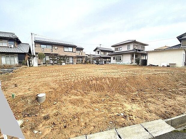 完成前の物件に限り、カラー選択やオプション工事 などのサービス特典が受けられる場合がございます。詳しくお知りになりたい方はお気軽にお問合せください。