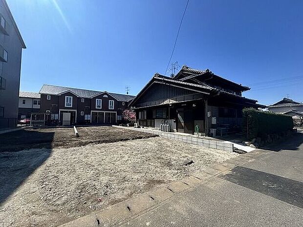 完成前の物件に限り、カラー選択やオプション工事 などのサービス特典が受けられる場合がございます。詳しくお知りになりたい方はお気軽にお問合せください。