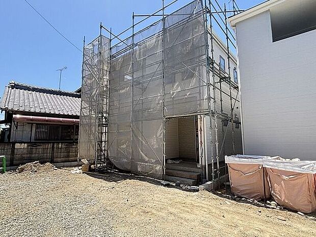 完成前の物件に限り、カラー選択やオプション工事 などのサービス特典が受けられる場合がございます。詳しくお知りになりたい方はお気軽にお問合せください。