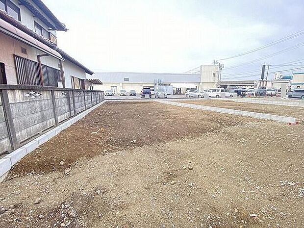 完成前の物件に限り、カラー選択やオプション工事 などのサービス特典が受けられる場合がございます。詳しくお知りになりたい方はお気軽にお問合せください。