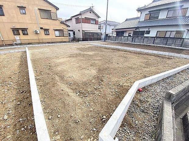 完成前の物件に限り、カラー選択やオプション工事 などのサービス特典が受けられる場合がございます。詳しくお知りになりたい方はお気軽にお問合せください。