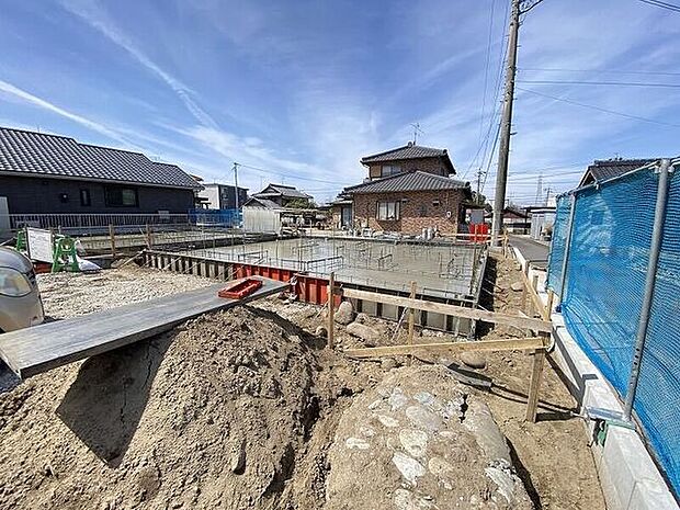 完成前の物件に限り、カラー選択やオプション工事 などのサービス特典が受けられる場合がございます。詳しくお知りになりたい方はお気軽にお問合せください。