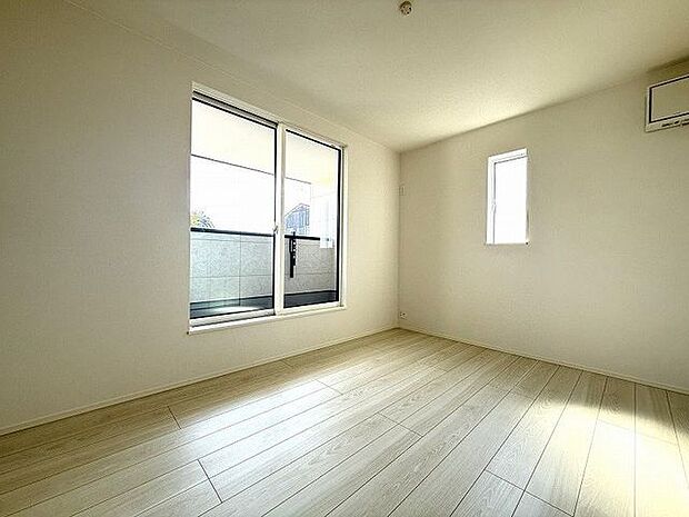 大きな窓によりお部屋をさらに広く・明るく・開放的に感じられます!