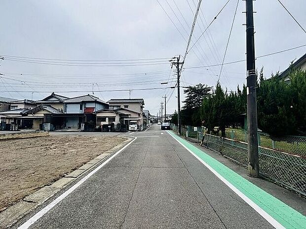 西側道路