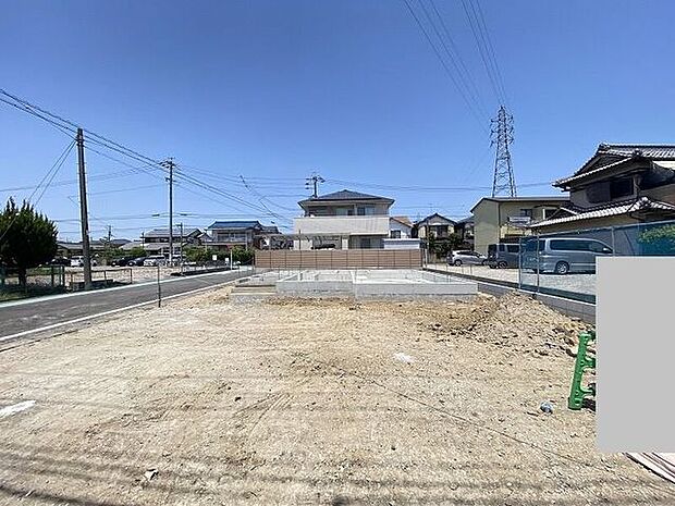 完成前の物件に限り、カラー選択やオプション工事 などのサービス特典が受けられる場合がございます。詳しくお知りになりたい方はお気軽にお問合せください。