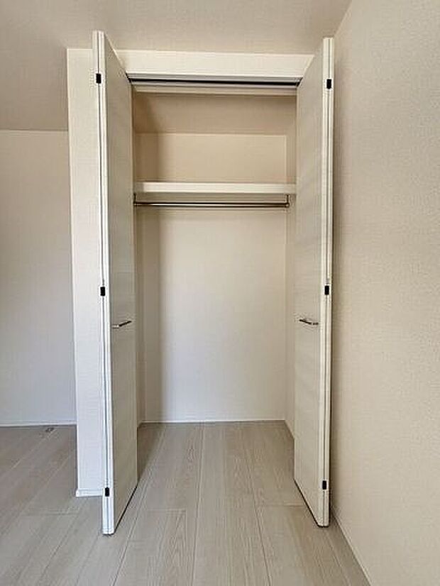 1階にある収納は来客用の座布団やお昼寝用のお布団などが収納でき大変重宝！