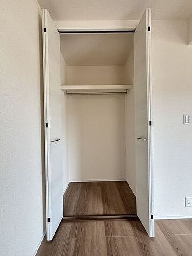 来客用の座布団やお昼寝用のお布団、リビングで使うものなど収納ができ大変重宝！