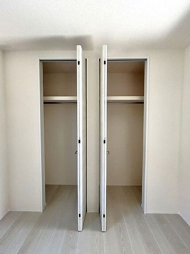 1階にある収納は来客用の座布団やお昼寝用のお布団、リビングで使うものなどが収納でき大変重宝!