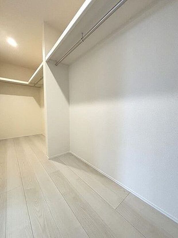 大容量の収納スペース、ウォークinクローゼットがついているので、お部屋がすっきり片付けられますね♪