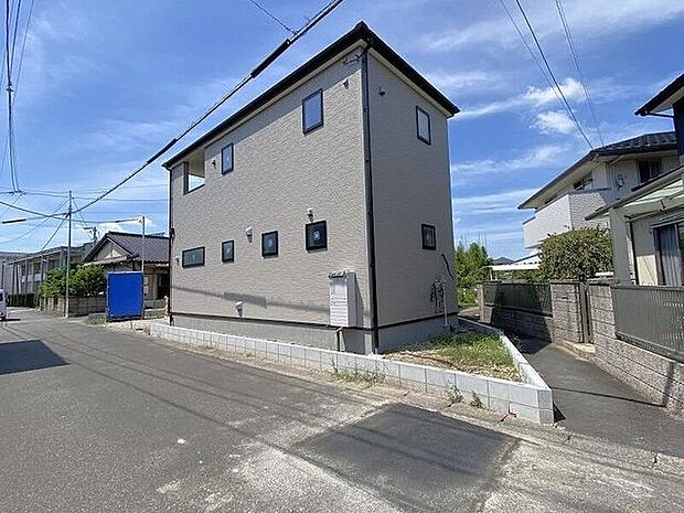 完成前の物件に限り、カラー選択やオプション工事 などのサービス特典が受けられる場合がございます。詳しくお知りになりたい方はお気軽にお問合せください。