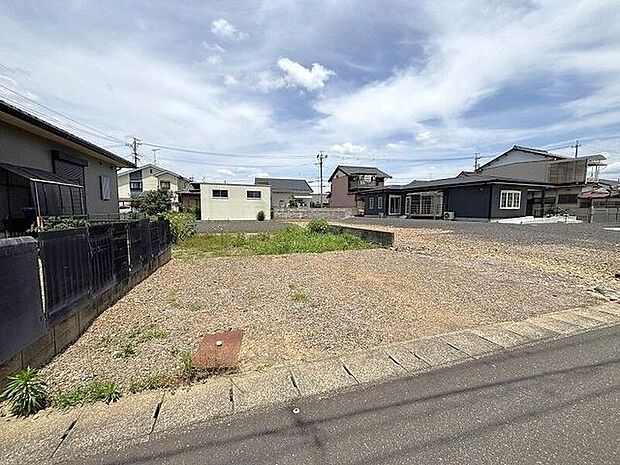完成前の物件に限り、カラー選択やオプション工事 などのサービス特典が受けられる場合がございます。詳しくお知りになりたい方はお気軽にお問合せください。
