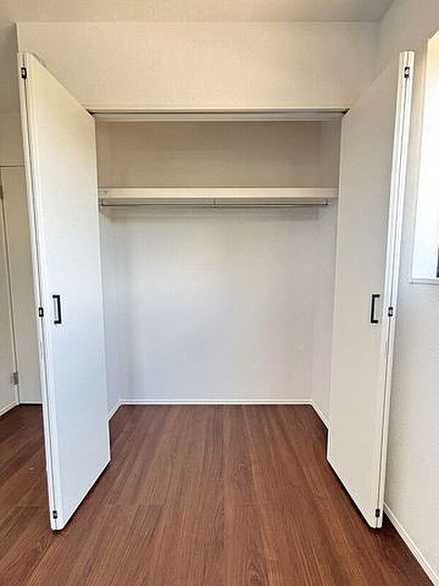 居室にあるクローゼットはお部屋がすっきり片付き、本来の広さでお使いいただけます♪整然としたお部屋で過ごすのは気持ちがいいものですね。
