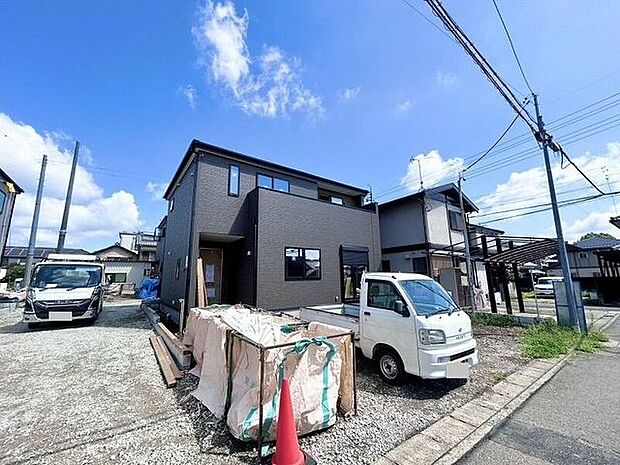 完成前の物件に限り、カラー選択やオプション工事 などのサービス特典が受けられる場合がございます。詳しくお知りになりたい方はお気軽にお問合せください。