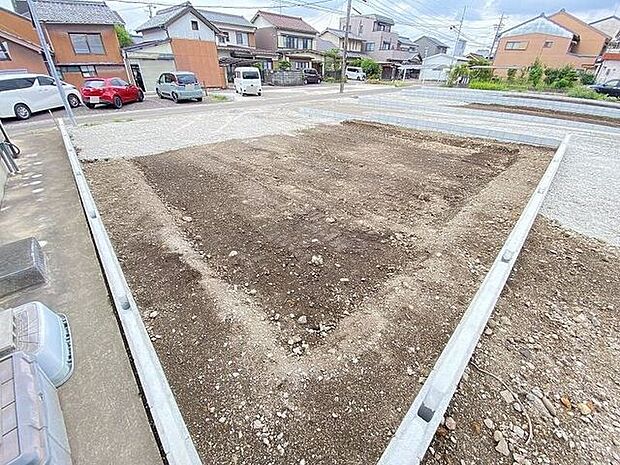 完成前の物件に限り、カラー選択やオプション工事 などのサービス特典が受けられる場合がございます。詳しくお知りになりたい方はお気軽にお問合せください。