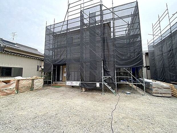 完成前の物件に限り、カラー選択やオプション工事 などのサービス特典が受けられる場合がございます。詳しくお知りになりたい方はお気軽にお問合せください。