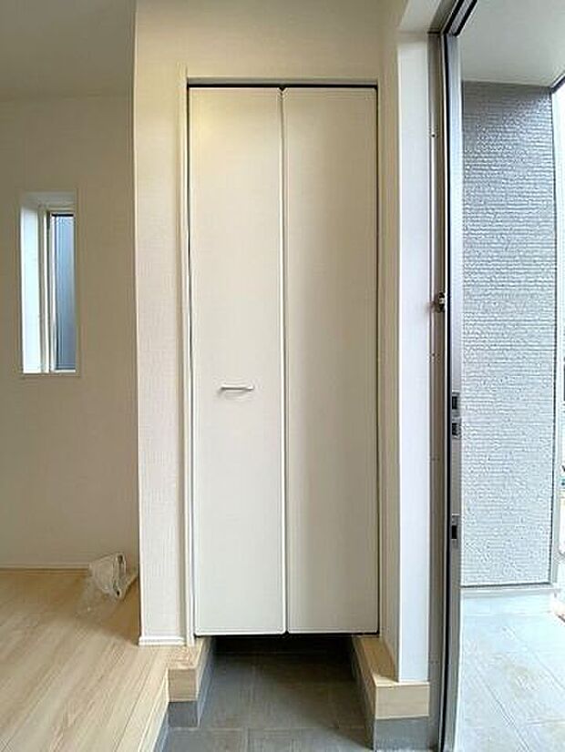 ご家族全員の履物を収納できる大容量のシューズボックス。来客時もスッキリとした玄関でお出迎え♪