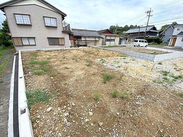 完成前の物件に限り、カラー選択やオプション工事 などのサービス特典が受けられる場合がございます。詳しくお知りになりたい方はお気軽にお問合せください。