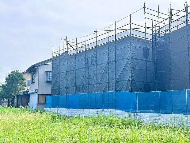 完成前の物件に限り、カラー選択やオプション工事 などのサービス特典が受けられる場合がございます。詳しくお知りになりたい方はお気軽にお問合せください。