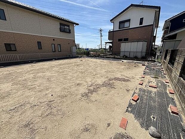 完成前の物件に限り、カラー選択やオプション工事 などのサービス特典が受けられる場合がございます。詳しくお知りになりたい方はお気軽にお問合せください。