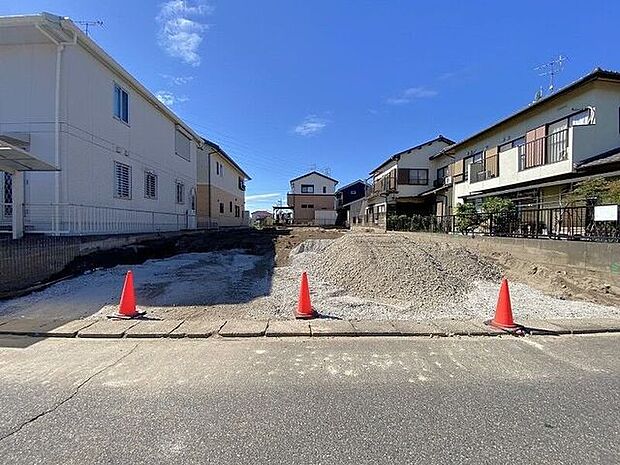 完成前の物件に限り、カラー選択やオプション工事 などのサービス特典が受けられる場合がございます。詳しくお知りになりたい方はお気軽にお問合せください。
