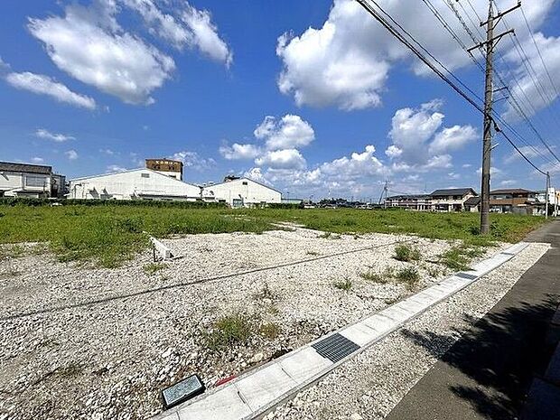 完成前の物件に限り、カラー選択やオプション工事 などのサービス特典が受けられる場合がございます。詳しくお知りになりたい方はお気軽にお問合せください。
