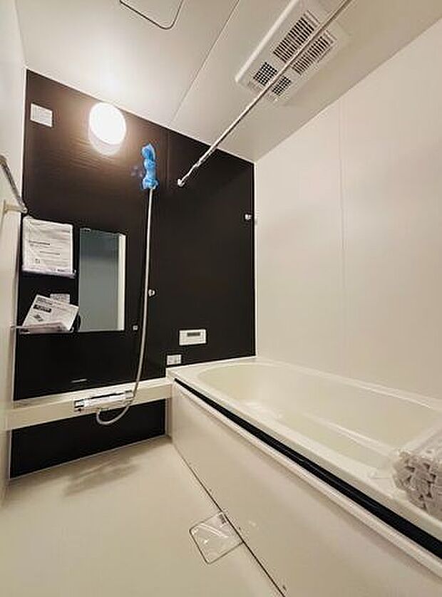 足を伸ばしてゆったり浸かれる1坪サイズの浴槽で、贅沢なバスタイムを。