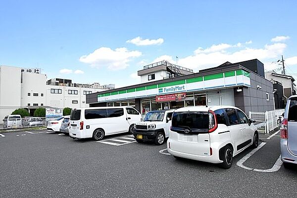 ファミリーマート清新六丁目店 168m