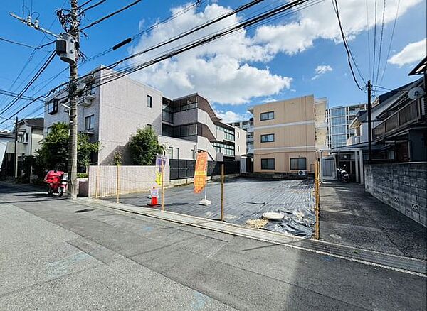 陽当りや通風を確保しやすい開放的な現地です。周囲の建物との間隔も適度に保たれており、新築時の設計自由度を高めてくれます。実際の敷地の広さや周辺の雰囲気など、ぜひ現地で足をお運びいただきご体感ください。