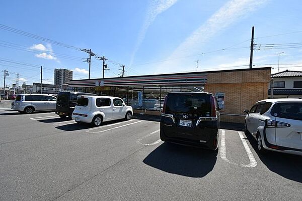 セブンイレブン横山店 530m
