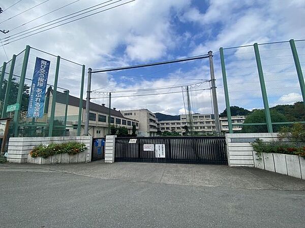 中野中学校 2790m
