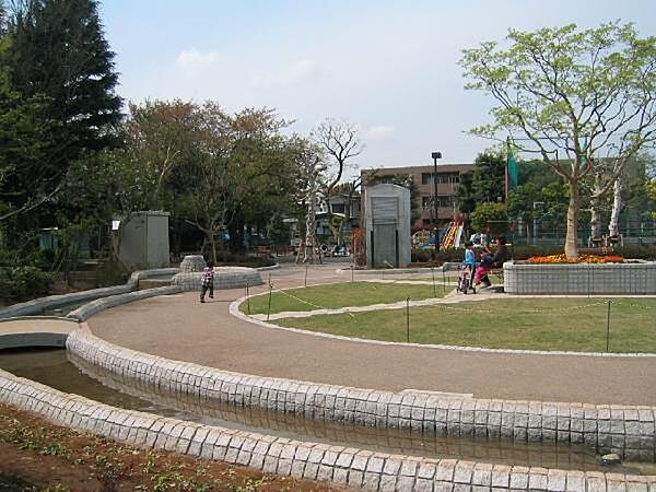 公園 1000m 世田谷区立小泉公園(世田谷区立小泉公園まで1000m 徒歩13分。)